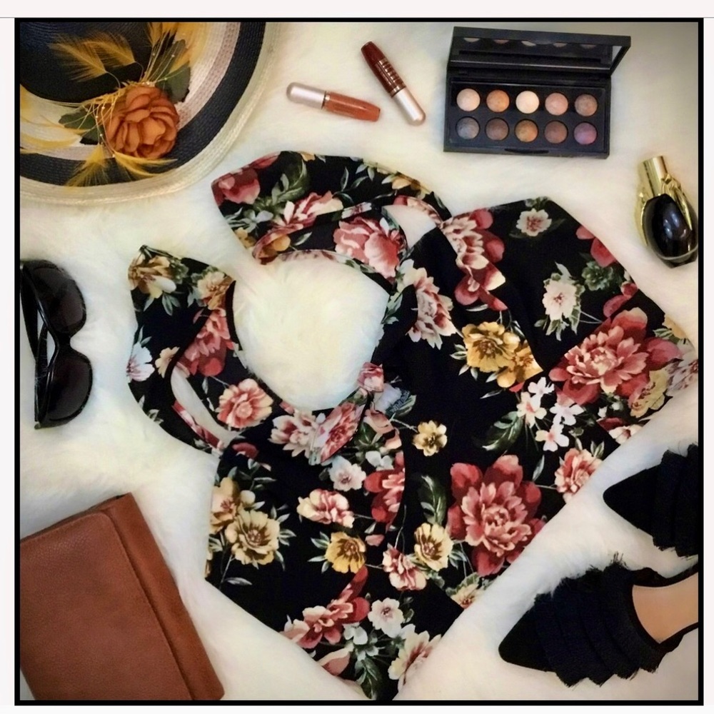 NWOT Wild Fable Juniors Black Floral Crop Top - Picture 2 of 6